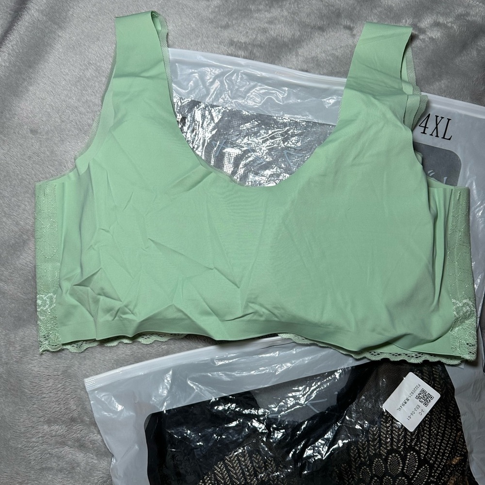 Elegant Lace Women's Bra - Black and Green - Picture 5 of 6